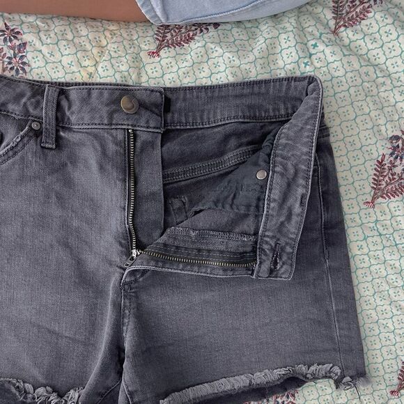 JOES JEANS EUC the Ozzie raw hem shorts in faded Black Size 28 - Picture 4 of 10
